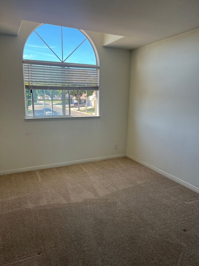 Building Photo - North Oxnard Single Family Home