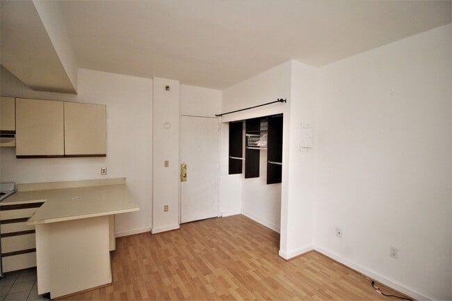 Building Photo - Cozy Mt Vernon Efficiency Studio w/ W/D in...