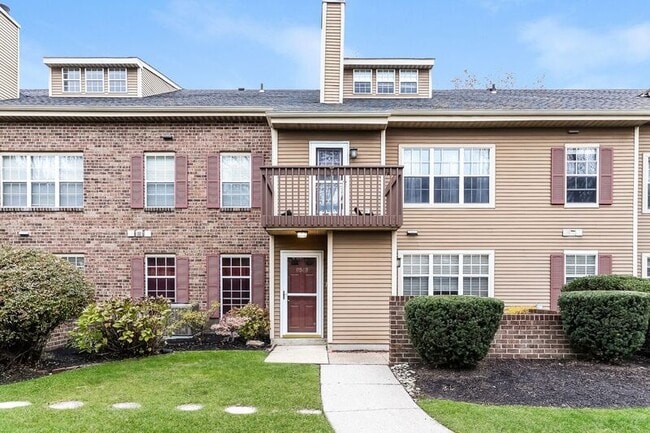 Building Photo - 654B Woodford Ln