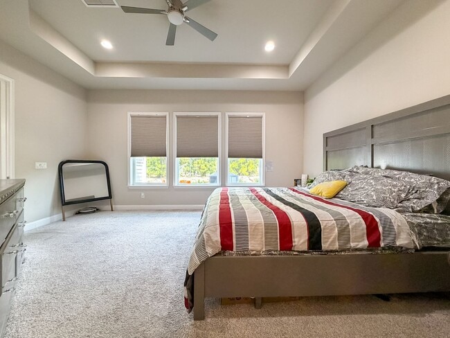 Building Photo - Modern-Luxury 5/4 in Oakmont