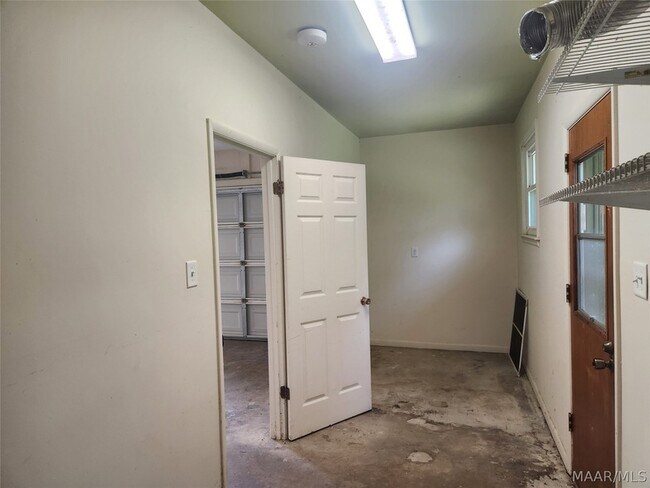 Building Photo - 1203 Oates Rd