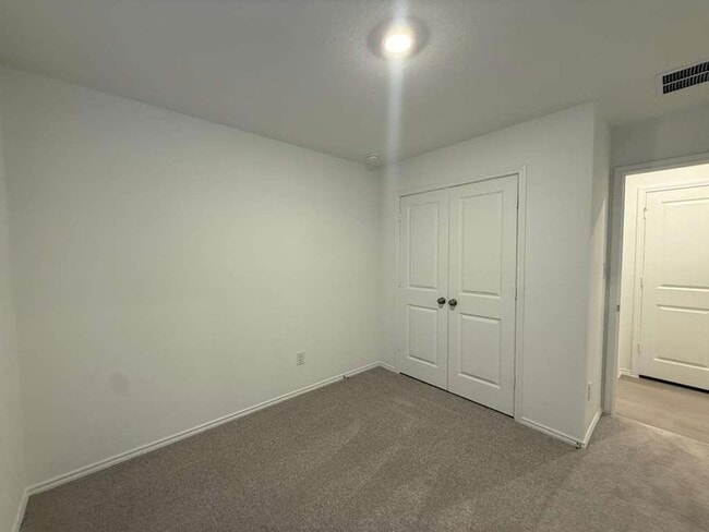 Building Photo - 569 Sormonne Lp