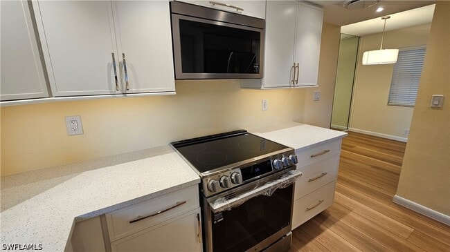 Building Photo - 301 6th Ave S