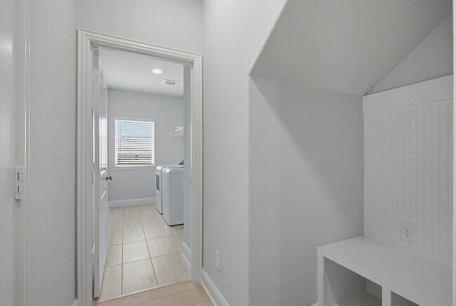 Building Photo - 1224 Redcoat Dr