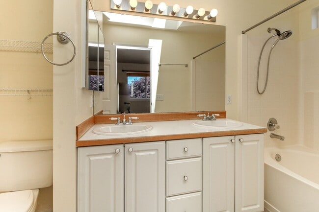 Building Photo - Charming 3-bedroom Craftsman Style DuPont ...