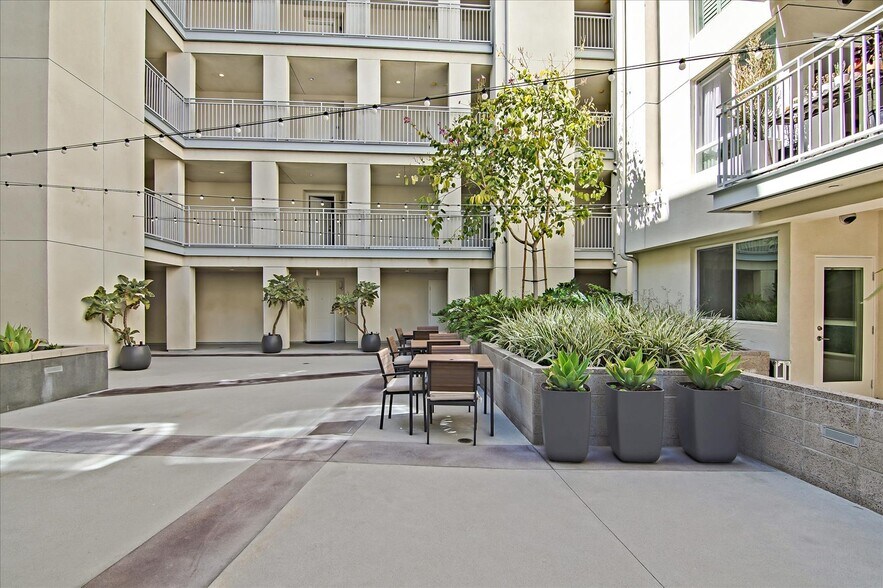 Building Photo - 12655 Bluff Creek Dr