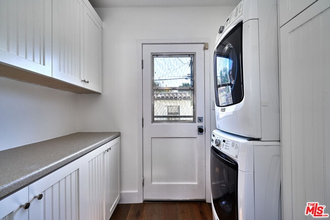 Building Photo - 1430 S Sierra Bonita Ave