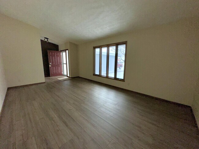 Building Photo - 5811 Whispering Way
