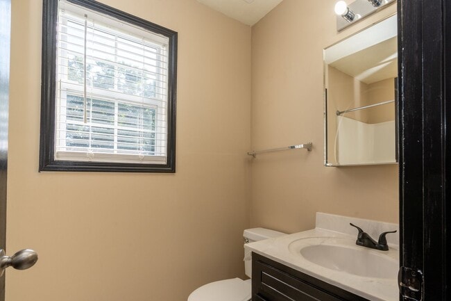 Building Photo - 102 Brandi Ct