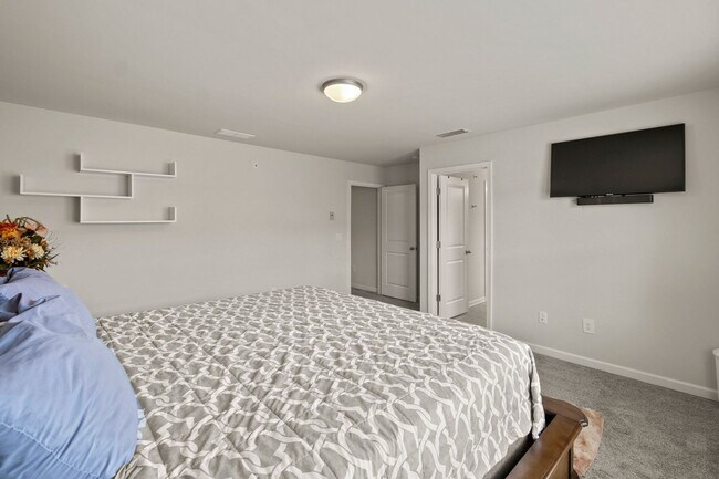 Building Photo - Gorgeous 3 BR/2.5 BA Townhome in Marietta-...