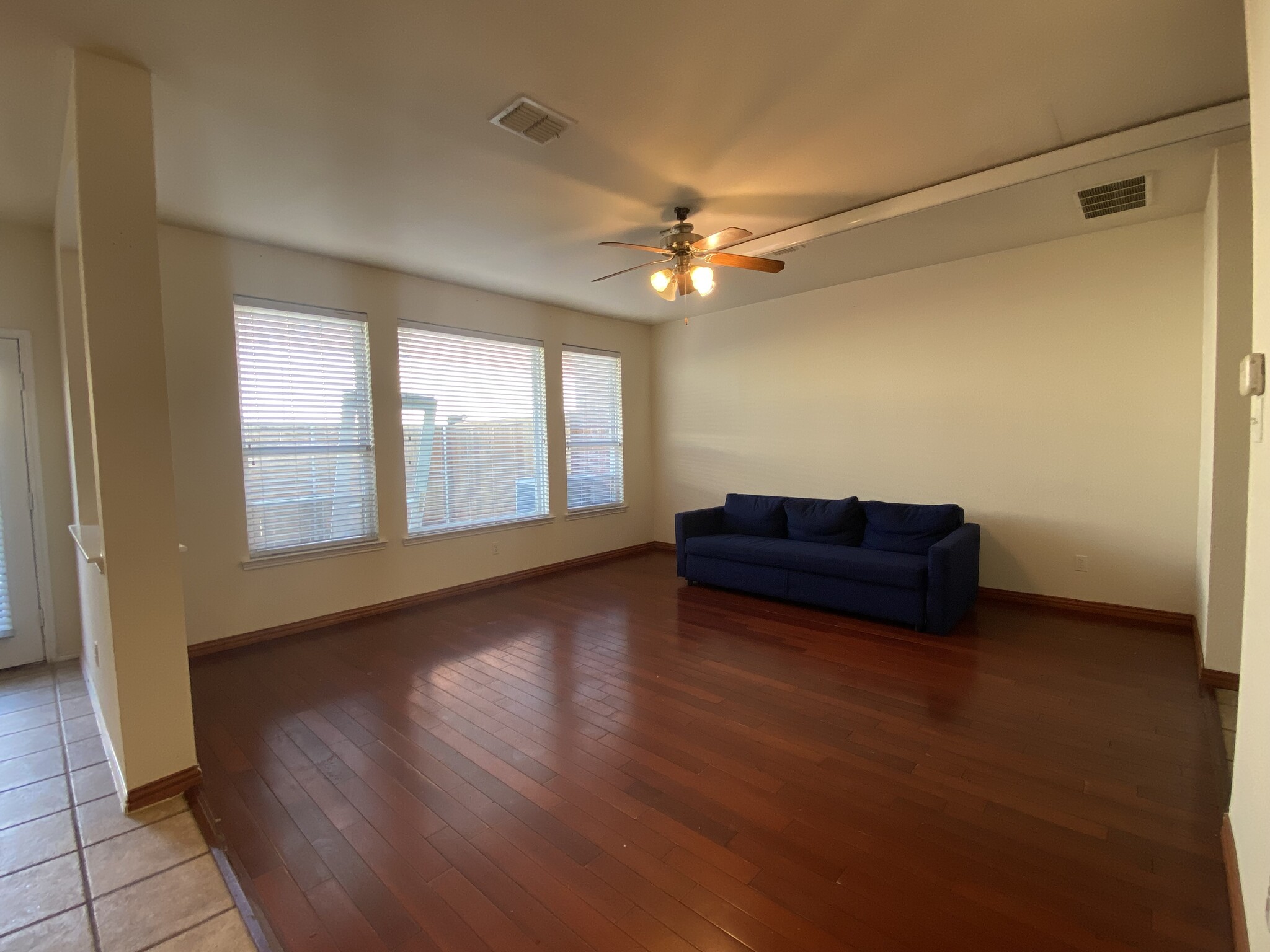 Building Photo - 2504 Kent Dr
