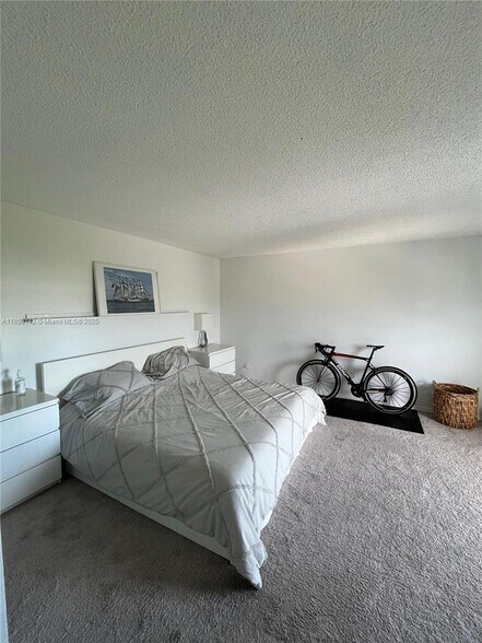 Building Photo - 13499 Biscayne Blvd