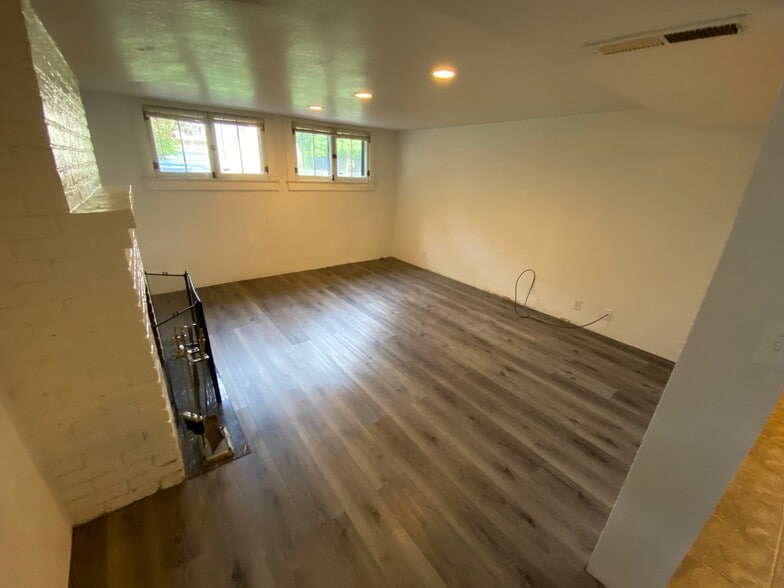 Livingroom - 404 NW A St