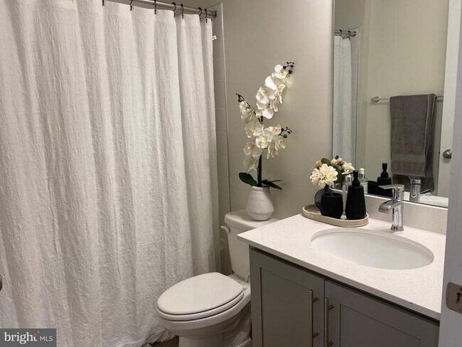 Building Photo - 7530 Daybreak Dr