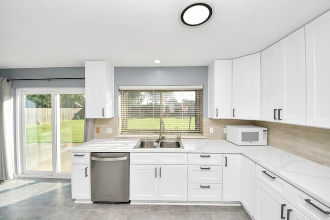 Building Photo - 3007 Cotter Lake Cir