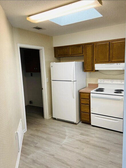 Building Photo - 8 Viking Dr NW