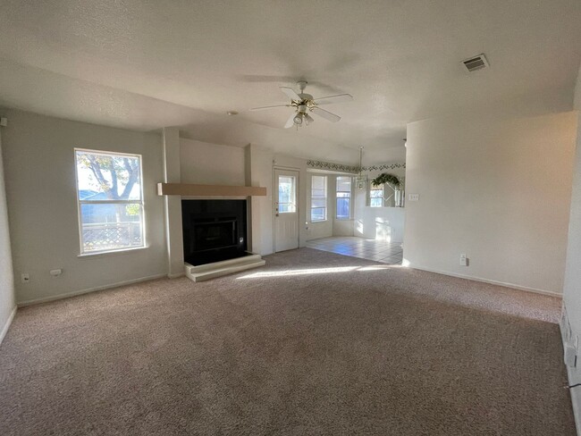 Building Photo - 360 Virtual Tour Available
