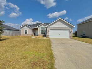 Building Photo - AVAILABLE OCTOBER 2025 [PET FRIENDLY]