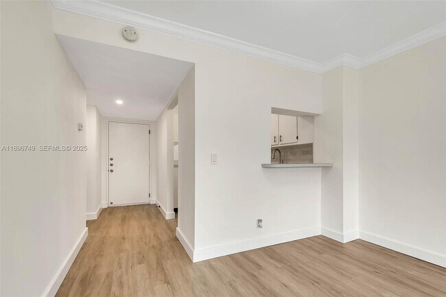 Building Photo - 8000 SW 81st Dr