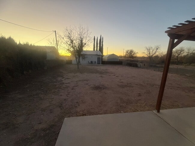 Building Photo - 3 Bed 2 Bath Home