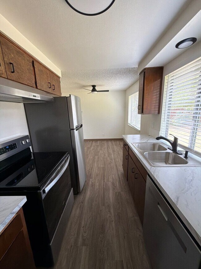 Building Photo - 1040 Lamplite Ln