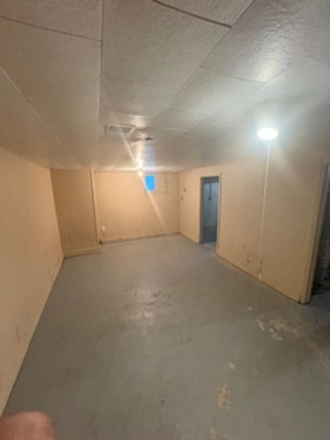 Building Photo - 3 Bedroom / 2 Bathroom House in Peoria, IL
