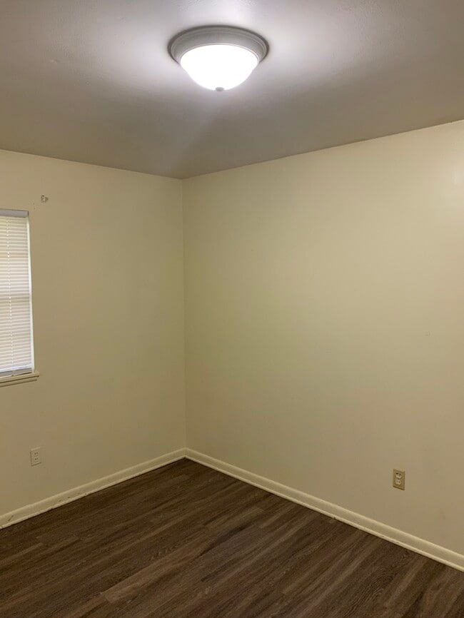 Building Photo - 2410 Martha Cir