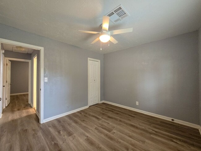 Building Photo - Cute 2 or 3 bedroom 1 bath near OBU