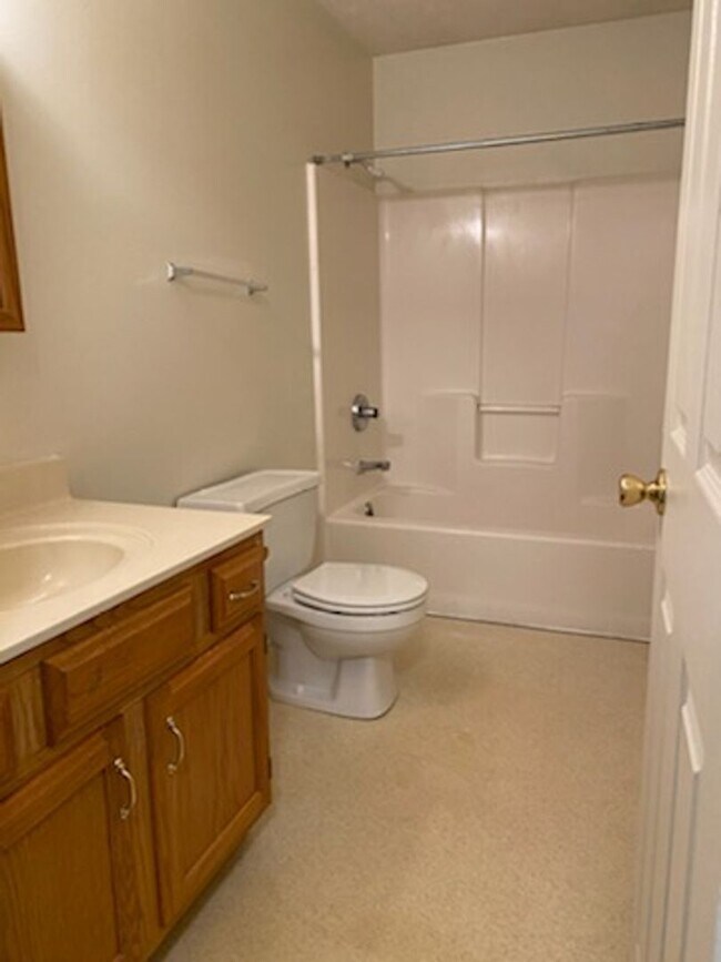 Building Photo - 0200-202 E 16th Street