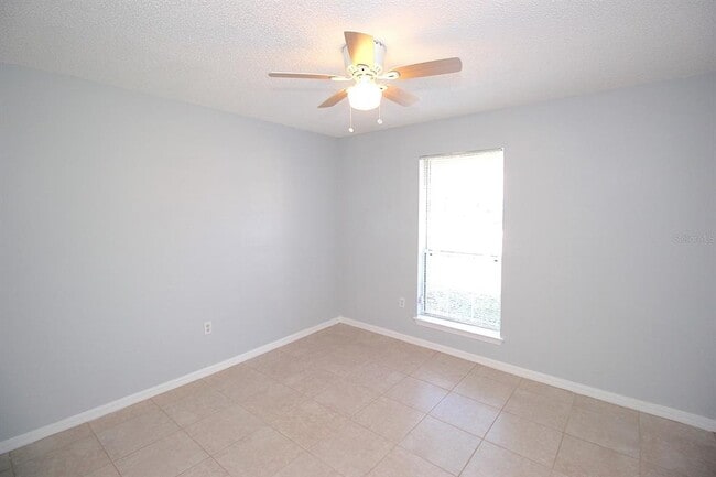 Building Photo - 12 Round Table Ln