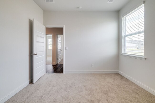 Building Photo - Beautiful 4BR Home in Woodland Trail – Top...