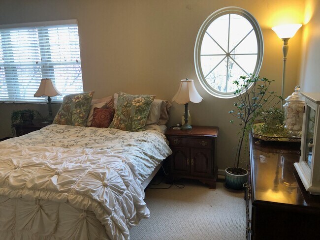 Guest Bedroom - 1604 W Edgewater Ave