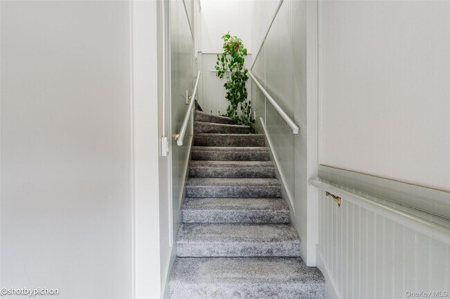 Building Photo - 4 Raymond Ave