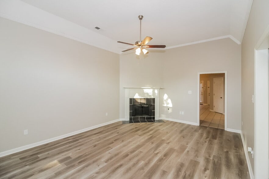 Building Photo - 600 W Ashley Glen Cir