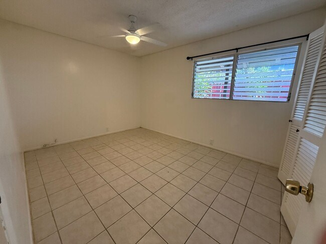 Building Photo - 949 Wainiha St