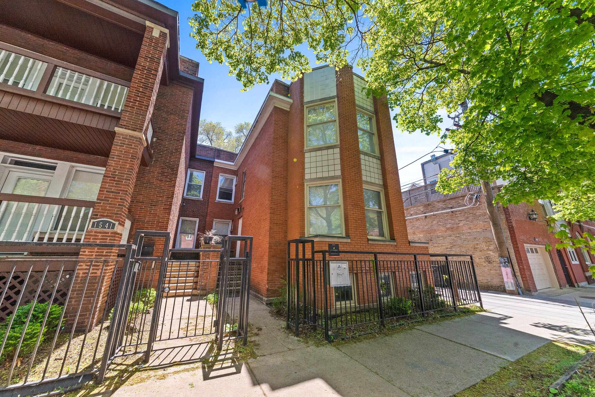 Building Photo - 1545 W Addison St