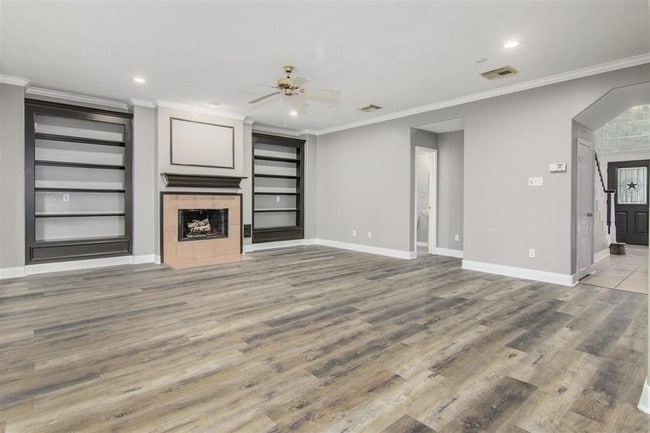Building Photo - 2117 Enchanted Lake Dr