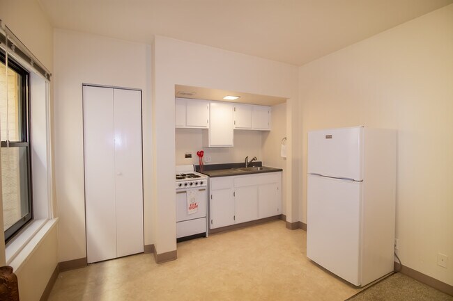 IMG_9803 - Chesterbury Apartments