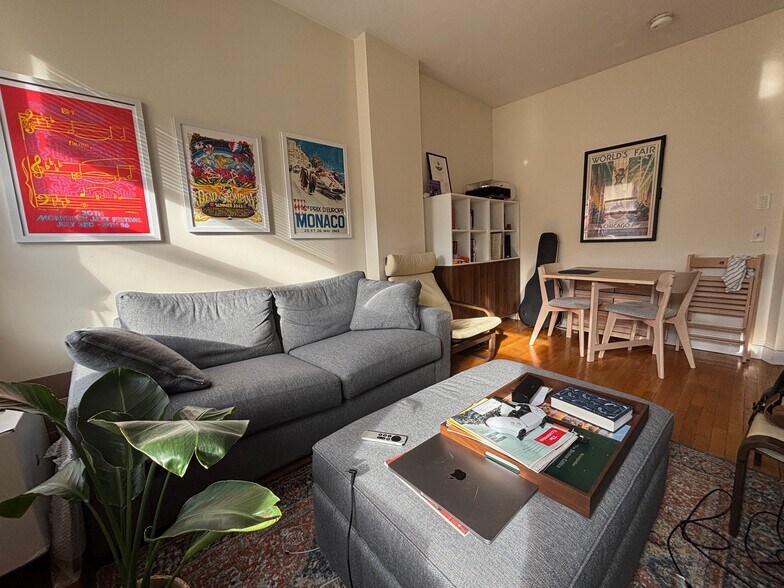 Building Photo - 19 Irving St