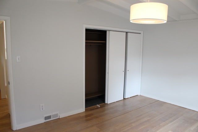 Building Photo - Updated 4 bed/2 bath Mid-Century Home - Pr...