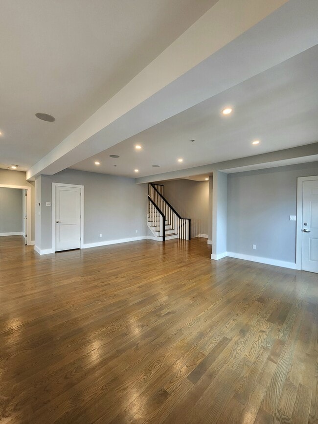 Building Photo - 84 Romsey St