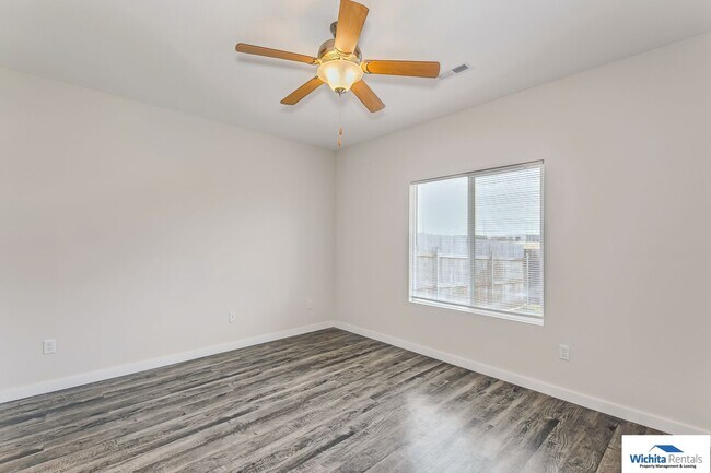 Building Photo - Newer 3 bedroom 2 bath Duplex in Goddard