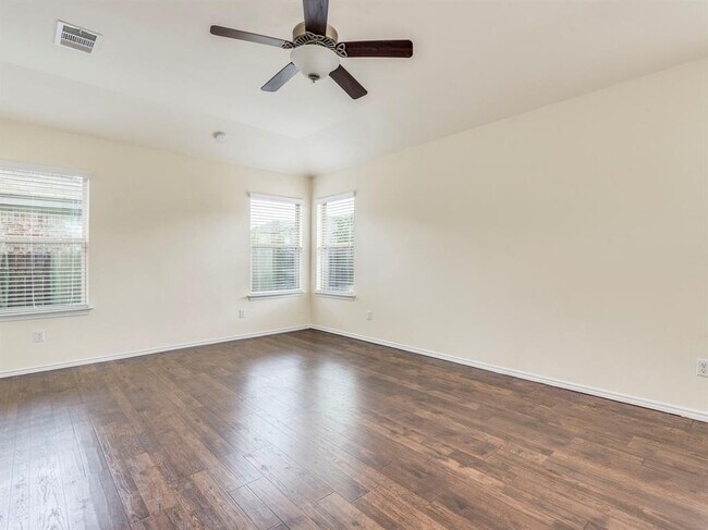 Building Photo - 120 Sawtooth Dr