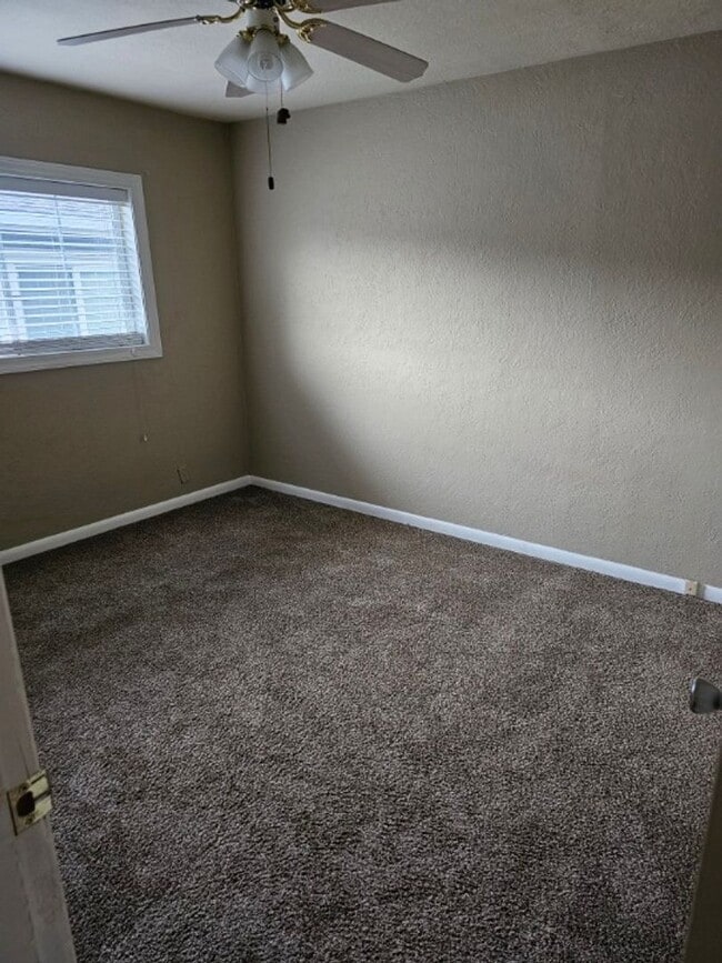 Building Photo - 3Br/1 Bath Home in Susanville