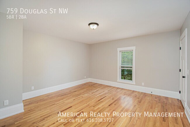 Building Photo - 759 Douglas St NW