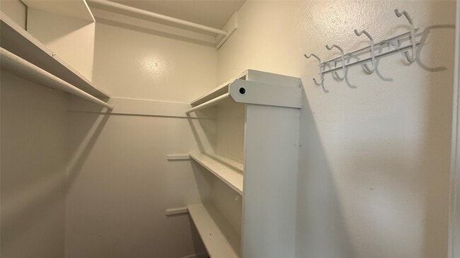 Building Photo - 1906 Binz St