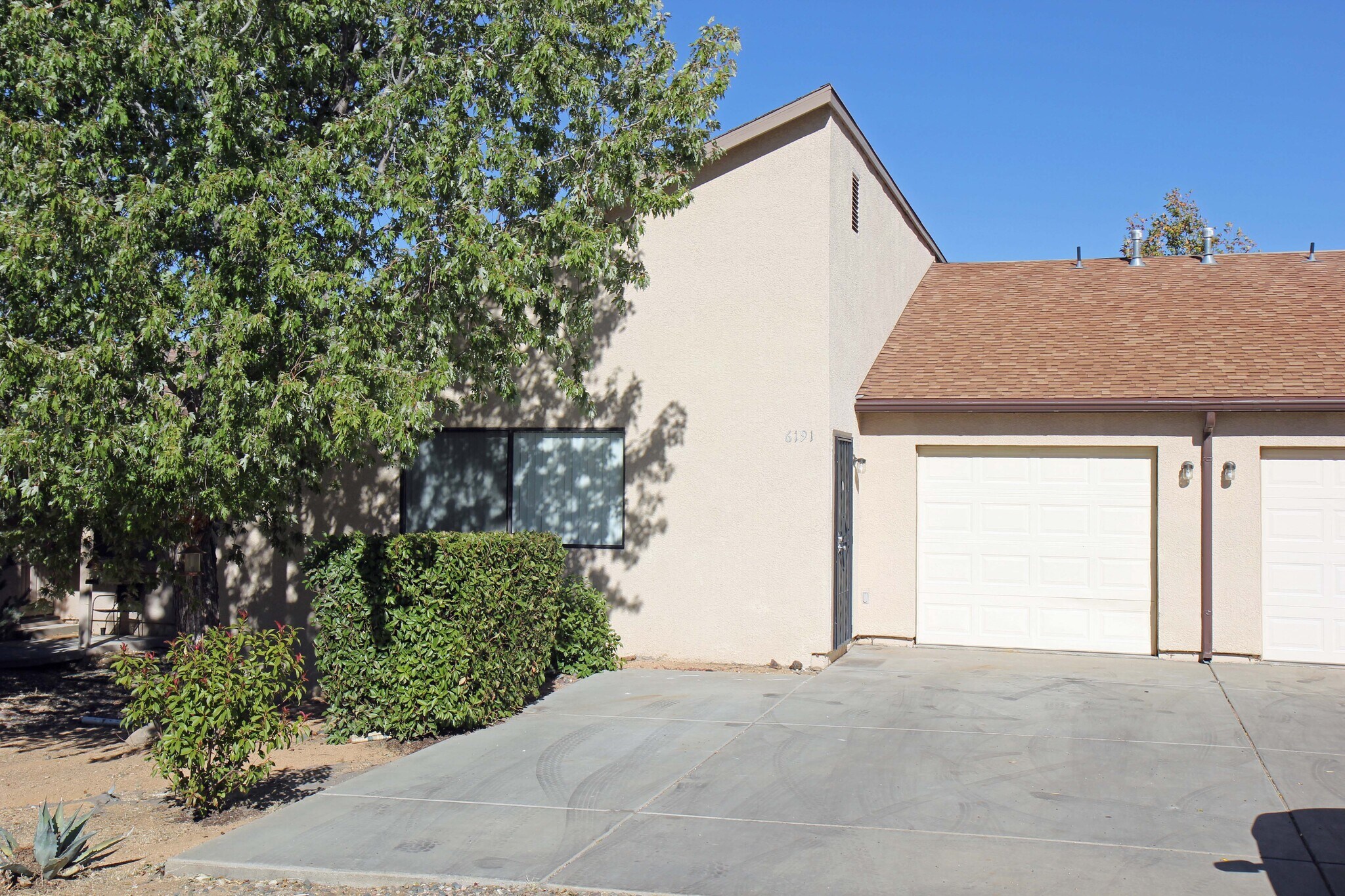 Building Photo - 6191 N Old McDonald Dr