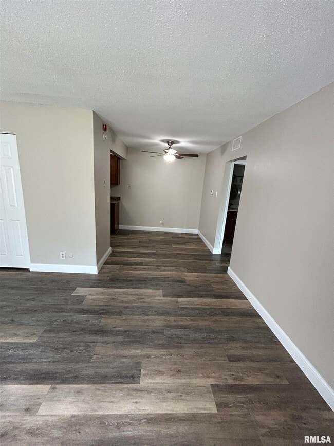 Building Photo - 5029 N Lakeside Pl