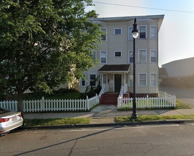 Primary Photo - 448 Dickinson St