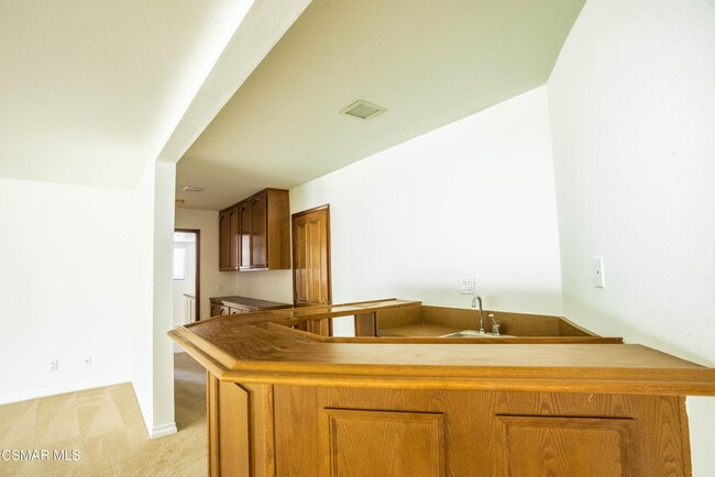 Building Photo - 5627 Middle Crest Dr